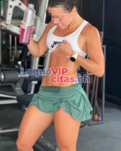 Hermosa y Morena con cuerpito de gym